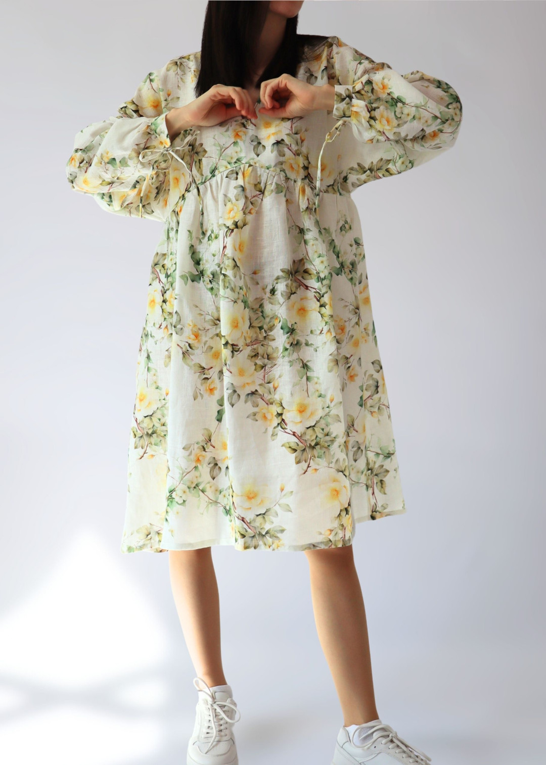 Comfortable wild rose linen day dress with floral pattern and soft fit