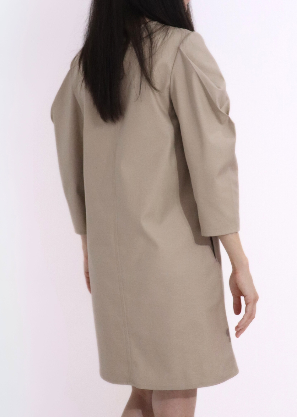 Back view of HERET beige cotton fall dress showing relaxed fi