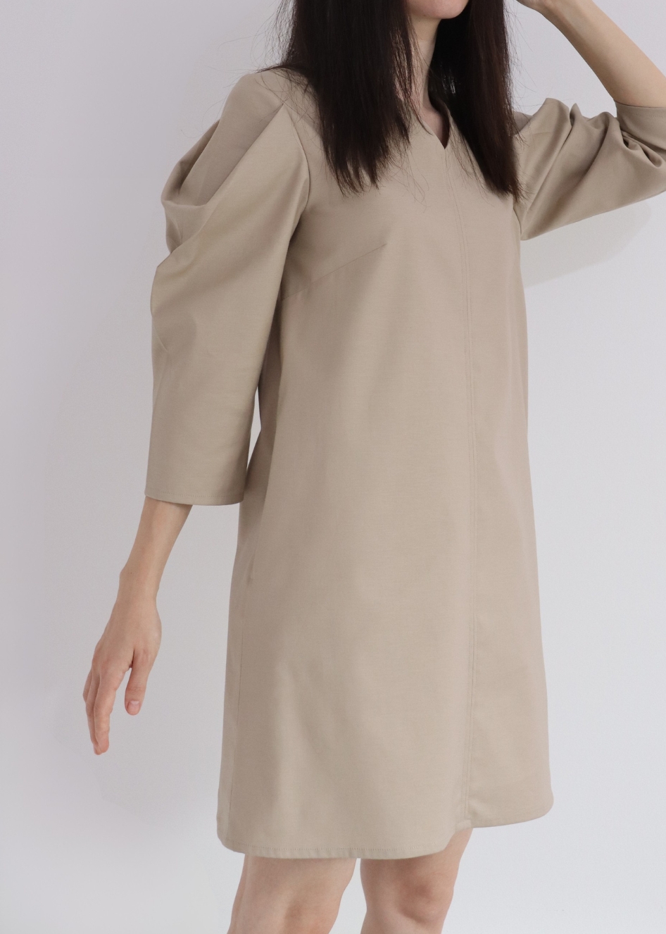 HERET beige cotton fall dress displayed on mannequin, showing shape and style